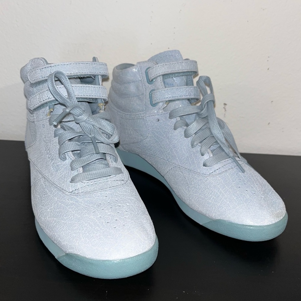 Reebok Women Freestyle Hi Light Blue Crock Leather Size 9 training shoes casual